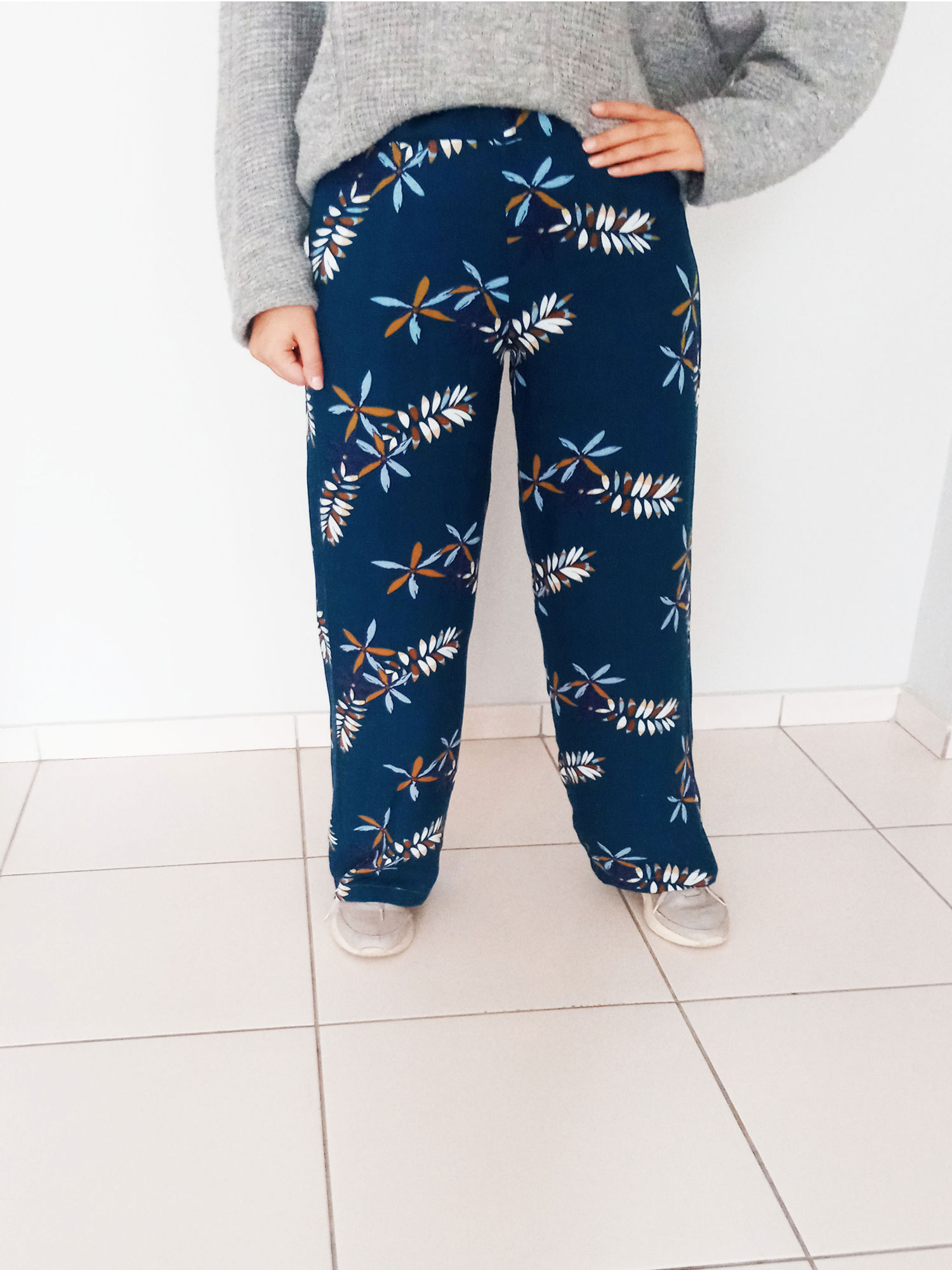 Çiçekli Yazlık Pantolonlar Bu Yaz Çok Moda